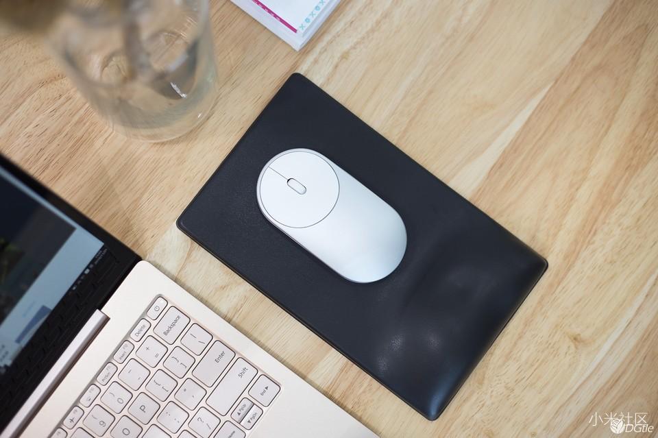 尾巴图赏|金色小米笔记本 Air 12.5与小米鼠标: