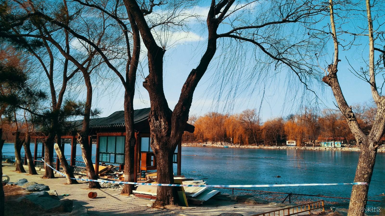 小米note顶配版行走在历史遗留的画景中