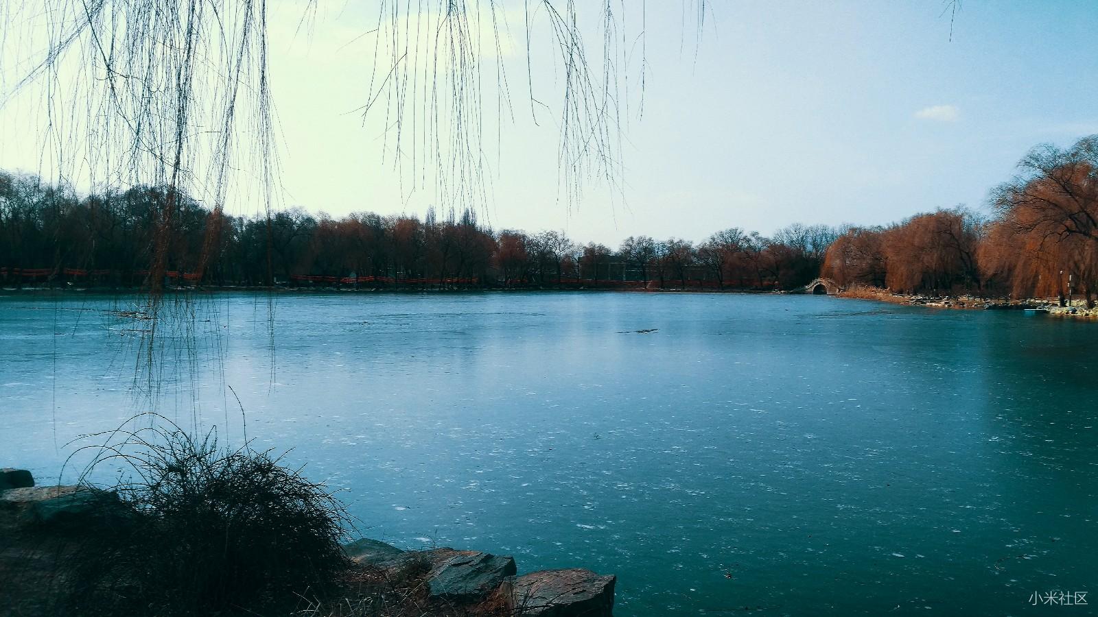 小米note顶配版行走在历史遗留的画景中