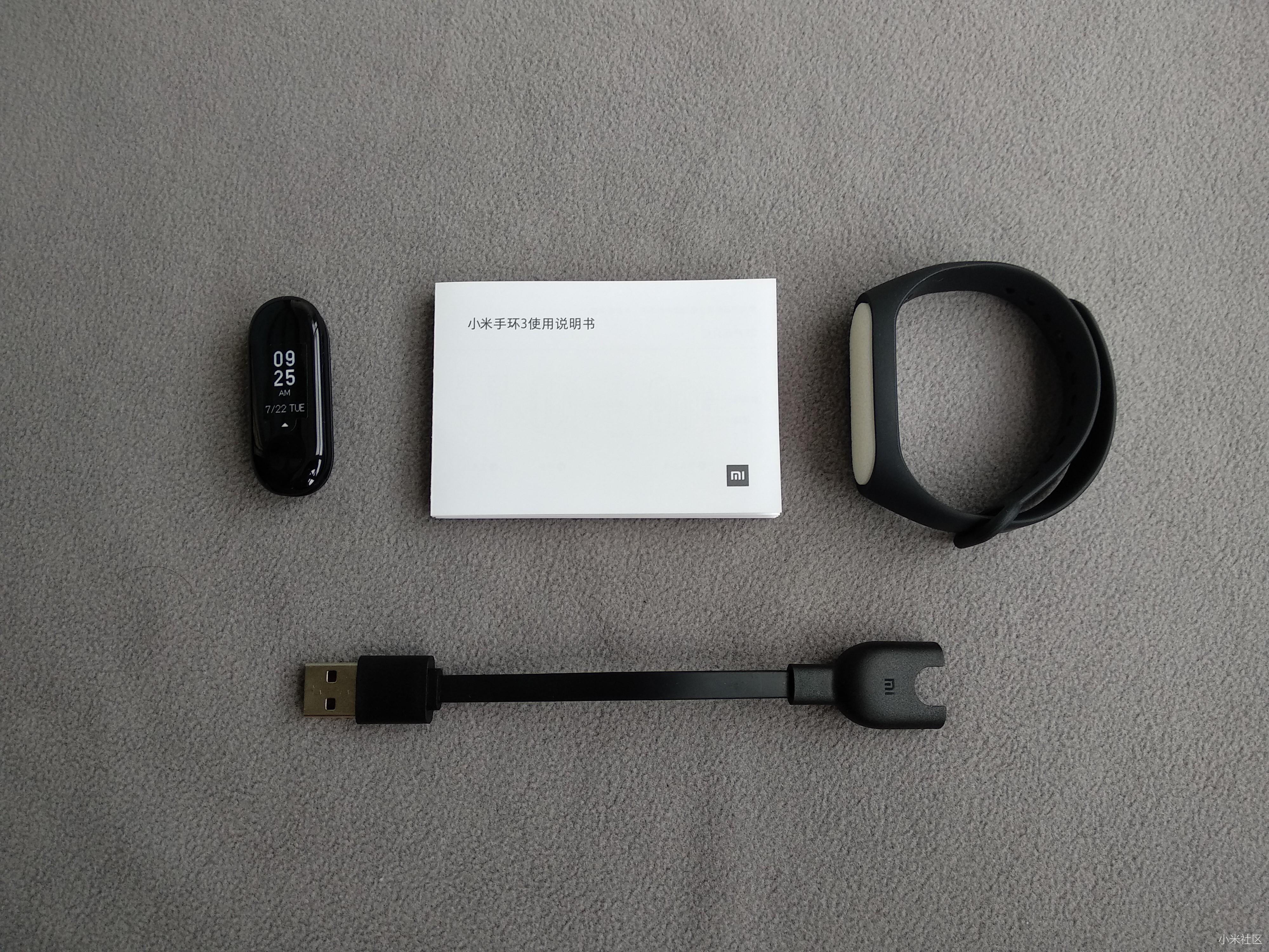 和往代手环一样,在包装盒的背面是小米手环3的主要参数.