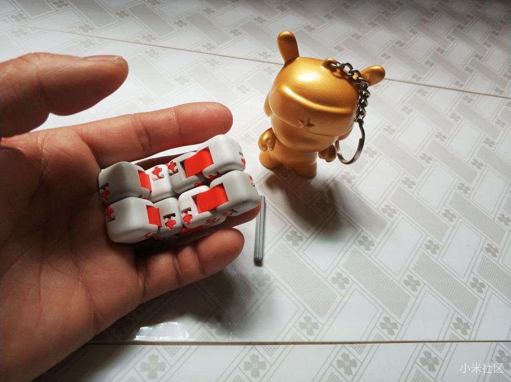 小米玩具家族新成员 减压神器米兔指尖积木开箱