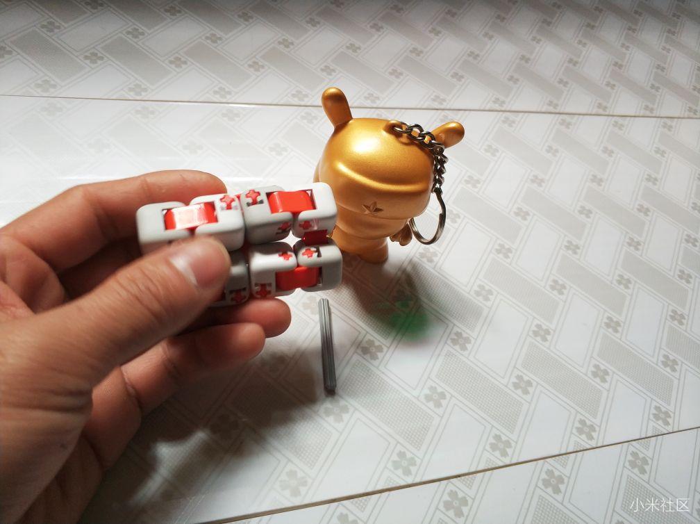 小米玩具家族新成员 减压神器米兔指尖积木开箱