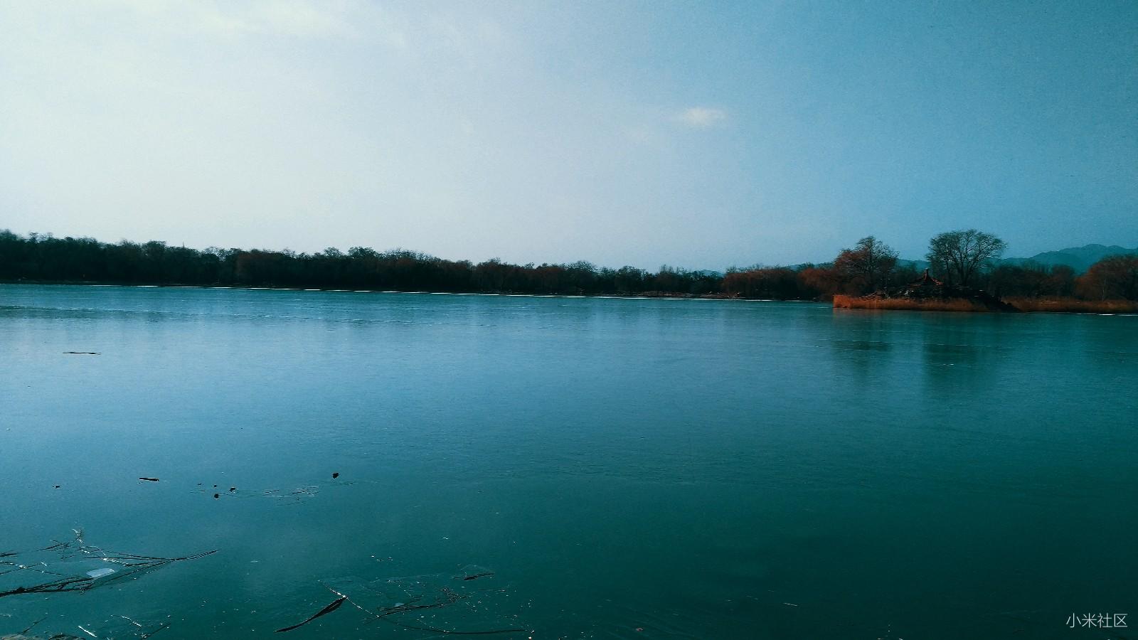 小米note顶配版行走在历史遗留的画景中