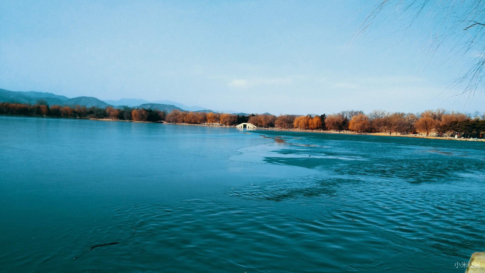 小米note顶配版行走在历史遗留的画景中