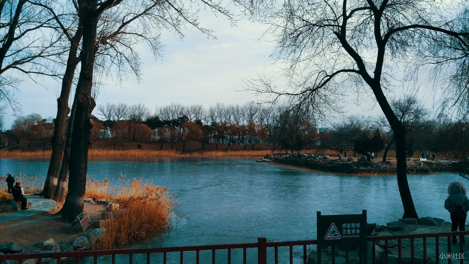 小米note顶配版行走在历史遗留的画景中