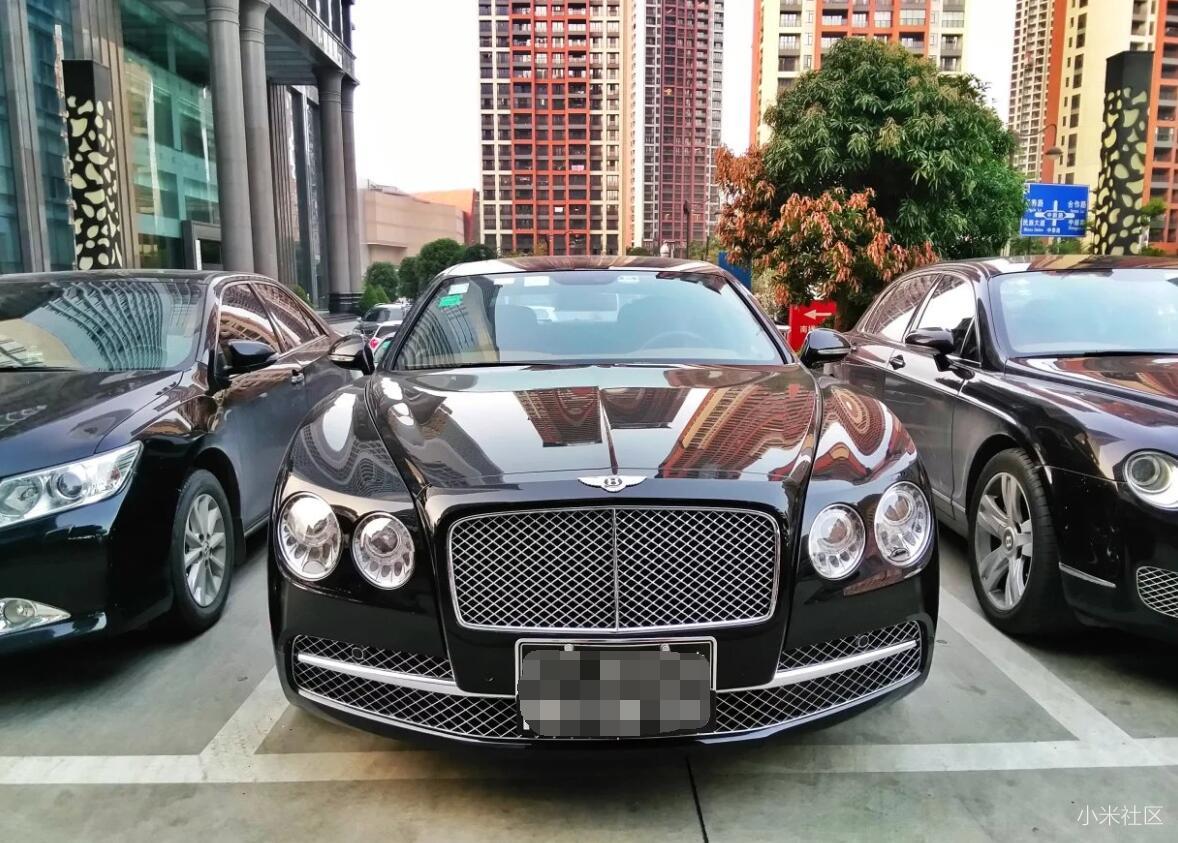 广西半城绿树半城楼的南宁百万豪车与超跑满街跑