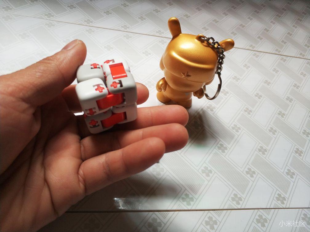 小米玩具家族新成员 减压神器米兔指尖积木开箱